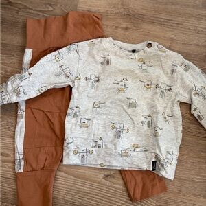 *BUNDLE 3 for $55*
Deux par Deux Light Gray Printed Top and Matching Pant Set